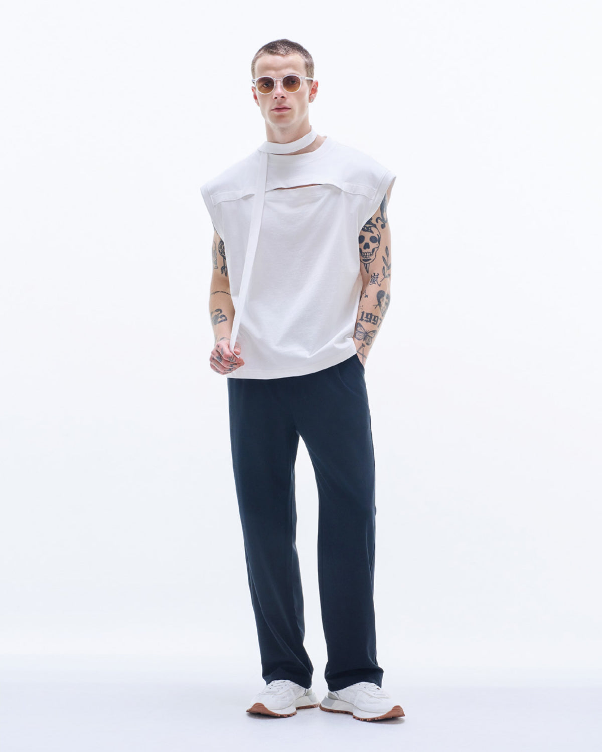 HARRISON WONG / Sleeveless Tee With Slit & Scarf - White