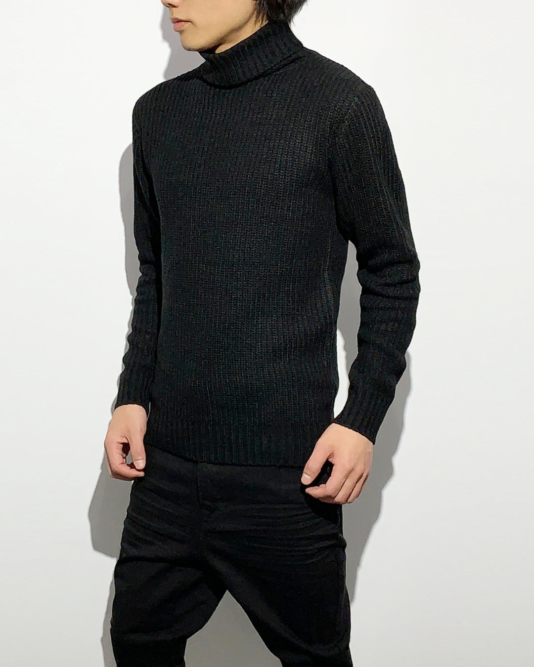 agr / Rib Turtle-Neck KN - Black