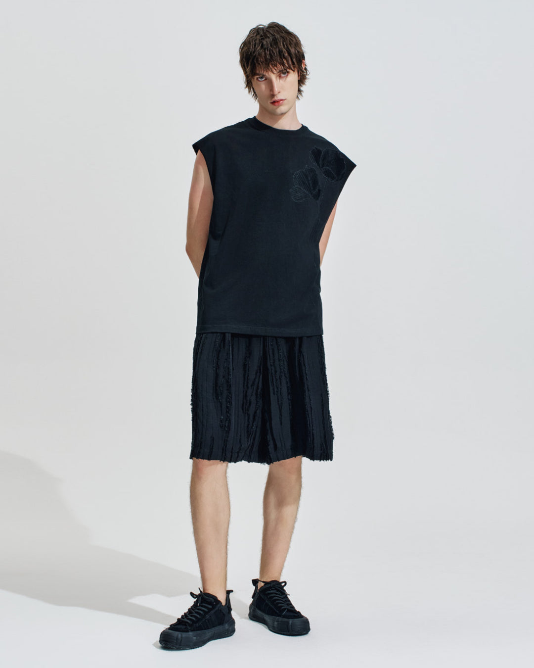 HARRISON WONG / Oversize Sleeveless Tee With Flowers Embroidery - Black