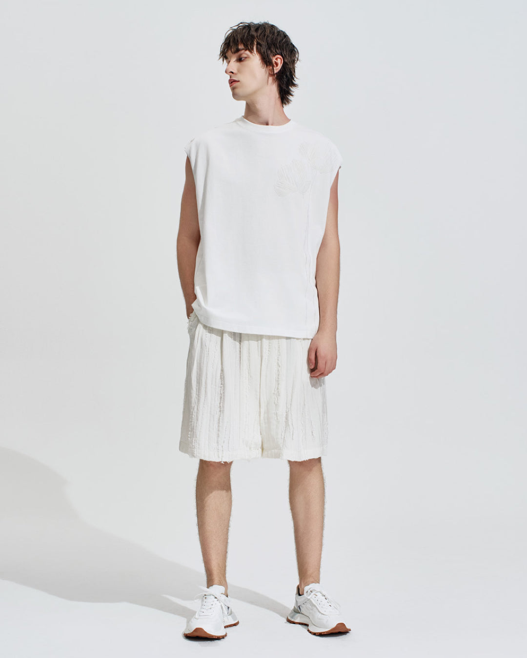 HARRISON WONG / Oversize Sleeveless Tee With Flowers Embroidery - White