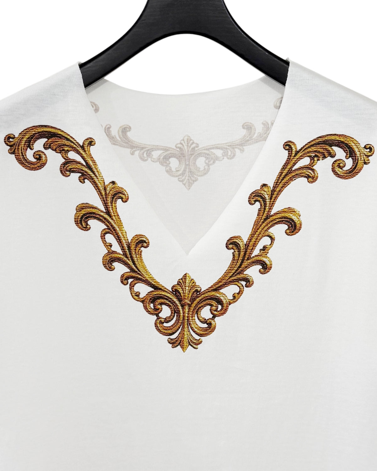 Bennu PLUS / Gilded Frame Vneck Tee