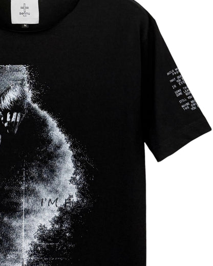 Bennu PLUS / Printed Cut-Off Round neck Tee - BONDS IS FINE - BLACK