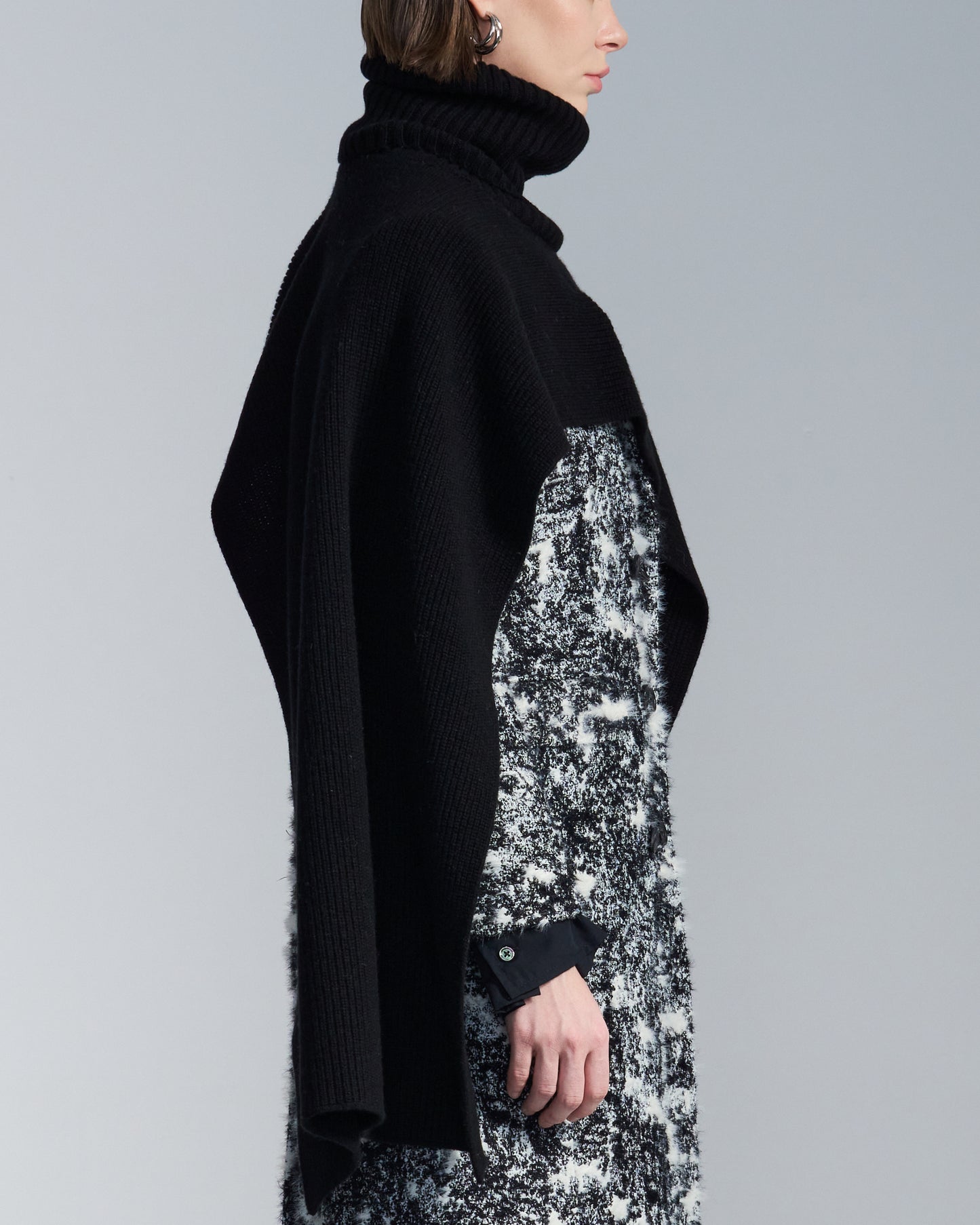 HARRISON WONG / Turtleneck Wool Cape - Black