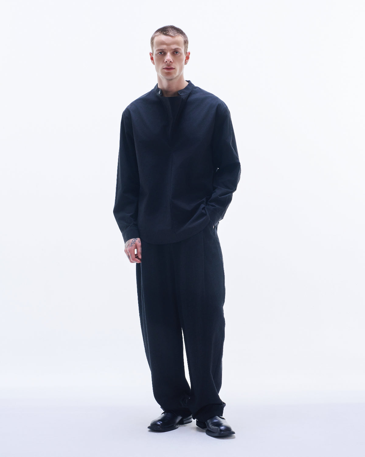 HARRISON WONG / Pullover Shirt With Volume Collar - Black