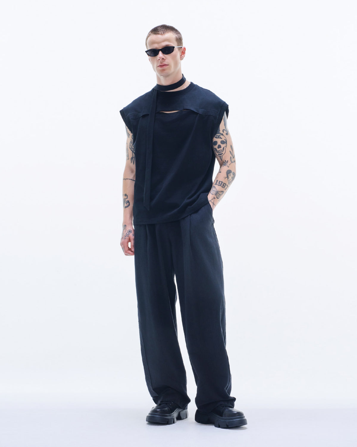 HARRISON WONG / Sleeveless Tee With Slit & Scarf - Black