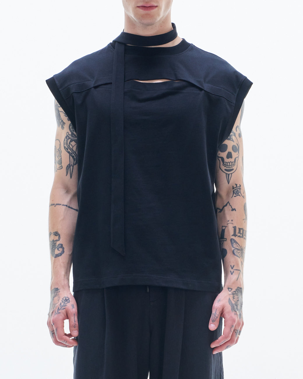 HARRISON WONG / Sleeveless Tee With Slit & Scarf - Black
