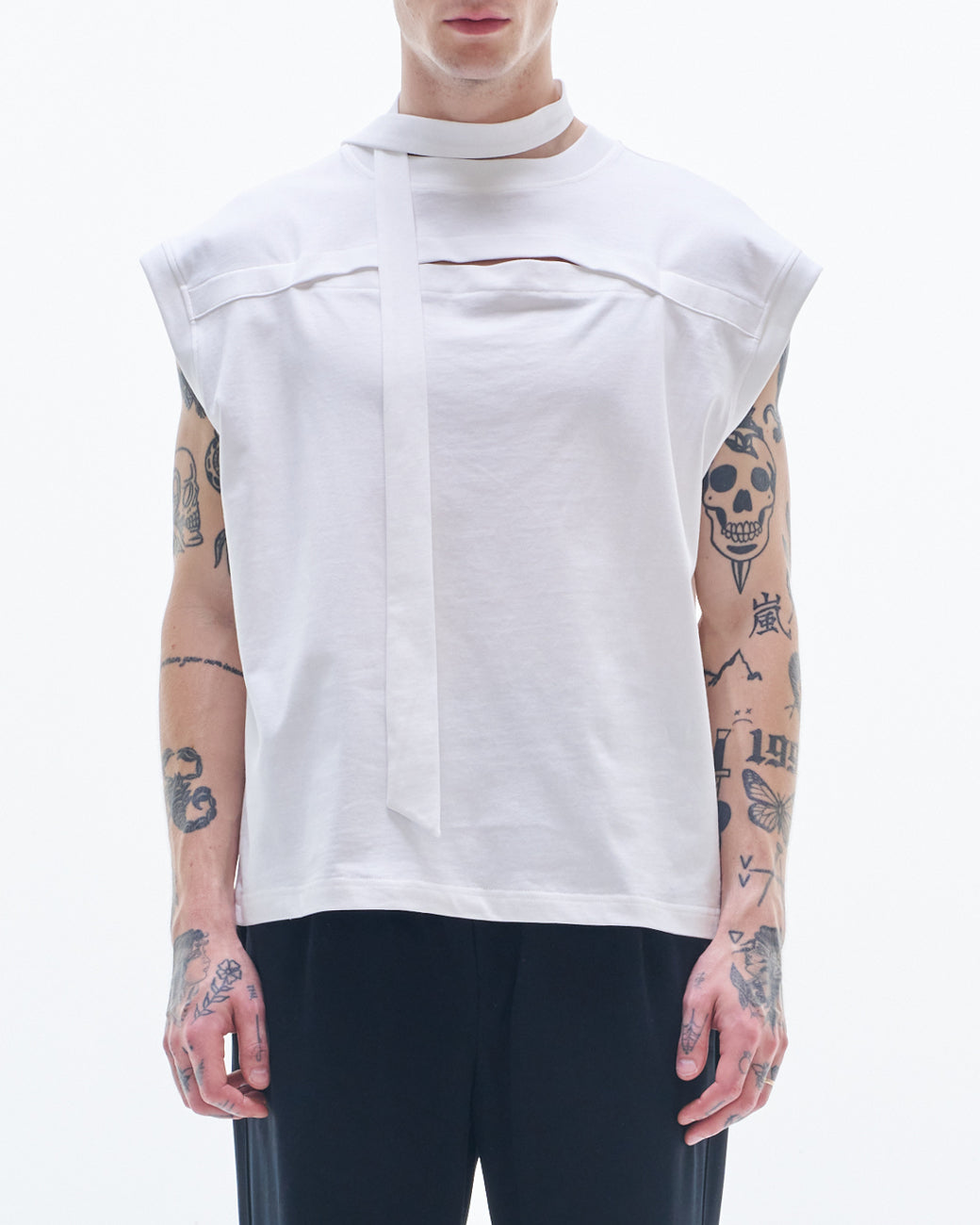 HARRISON WONG / Sleeveless Tee With Slit & Scarf - White
