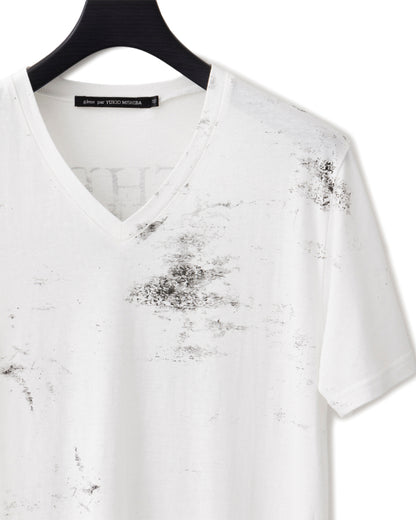 gène par YUKIO MISHIBA / TIMELESS Vneck Tee - White