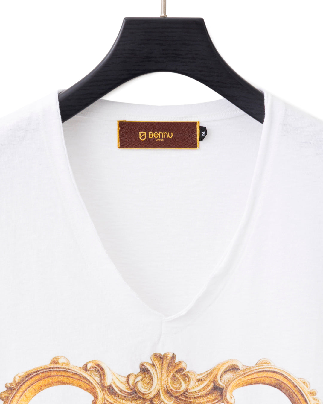 Bennu / Printed Vneck Tee - Arabesque Frame - WHITE