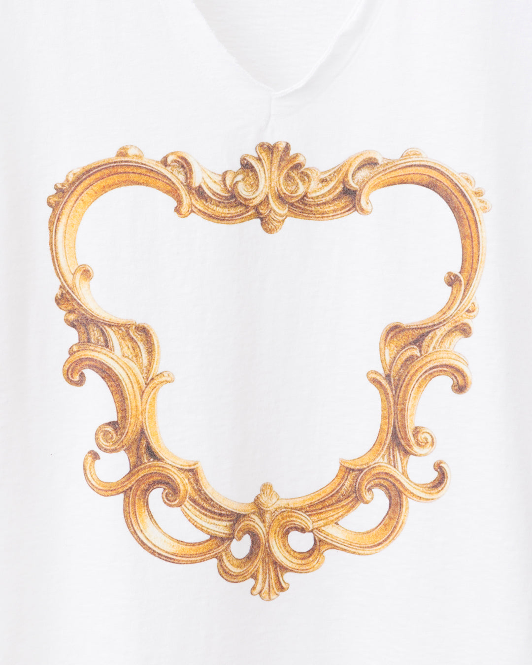Bennu / Printed Vneck Tee - Arabesque Frame - WHITE