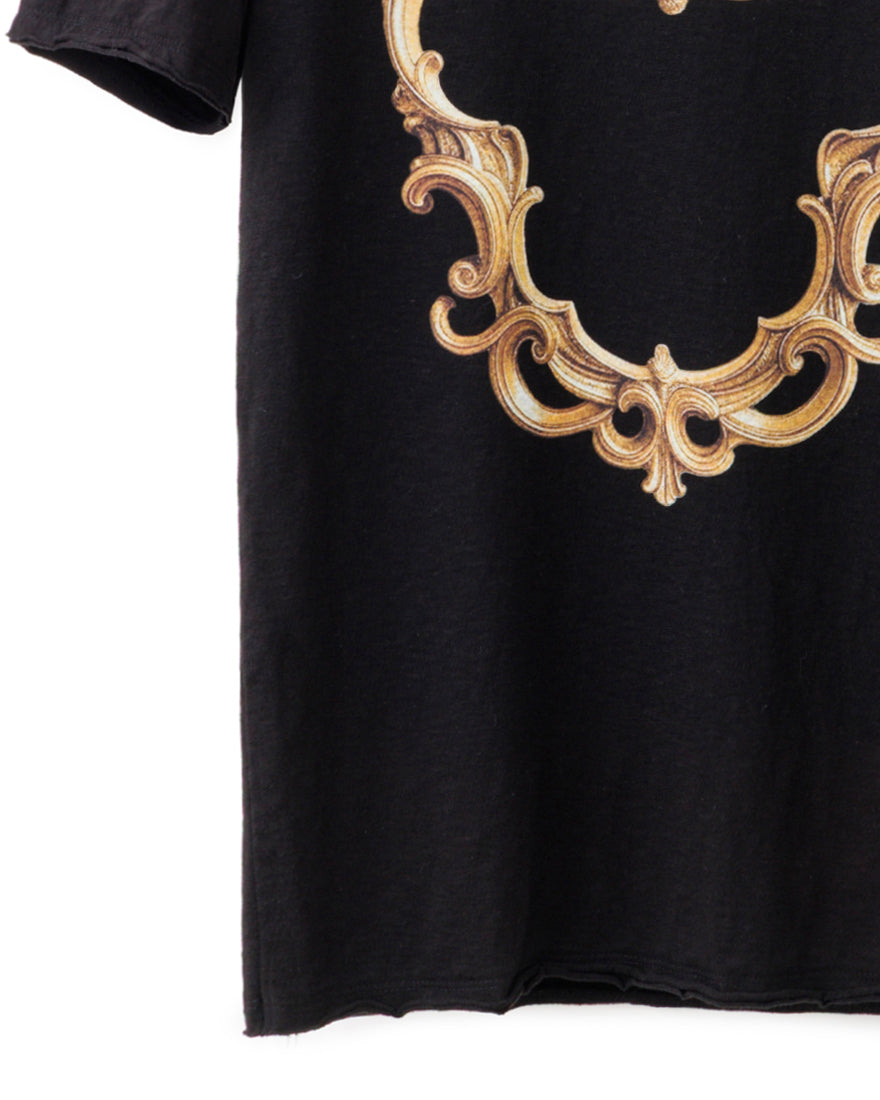 Bennu / Printed Vneck Tee - Arabesque Frame - BLACK