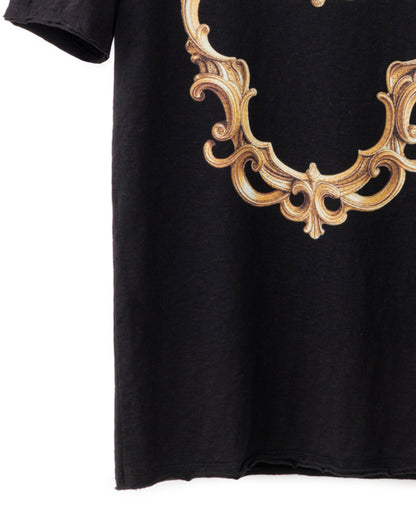 Bennu / Printed Vneck Tee - Arabesque Frame - BLACK