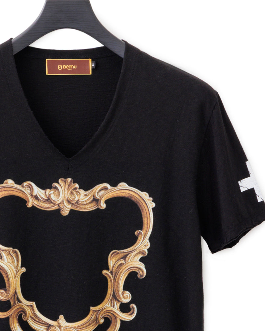 Bennu / Printed Vneck Tee - Arabesque Frame - BLACK