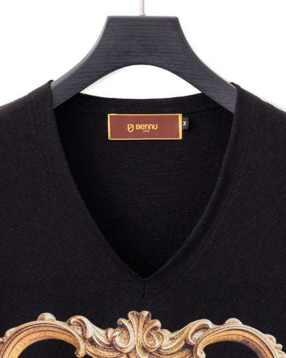 Bennu / Printed Vneck Tee - Arabesque Frame - BLACK