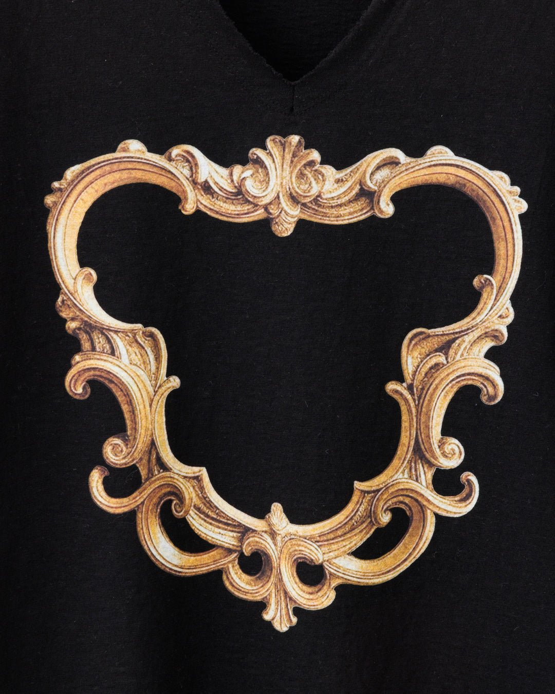 Bennu / Printed Vneck Tee - Arabesque Frame - BLACK