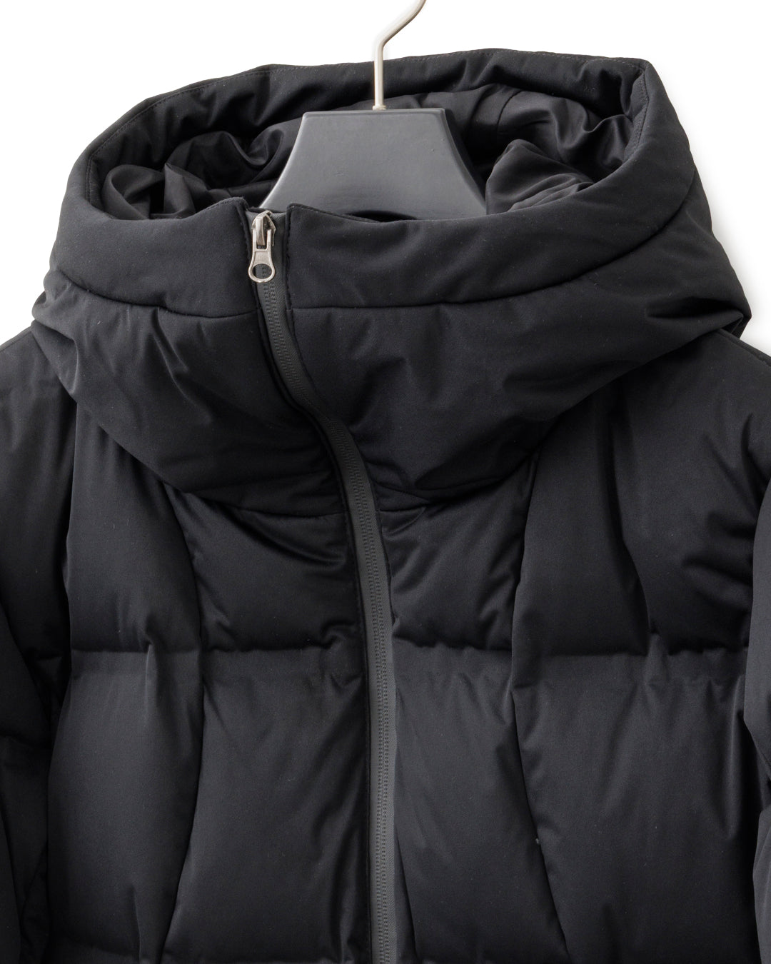 agr / High-Neck Flat Down BZ