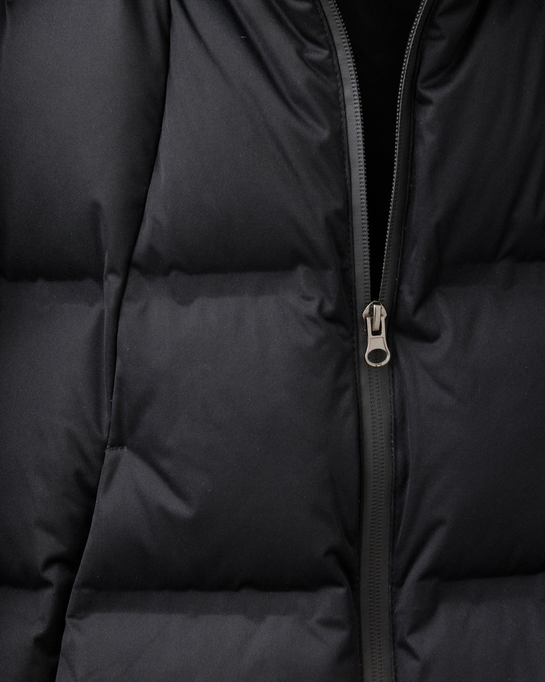 agr / High-Neck Flat Down BZ