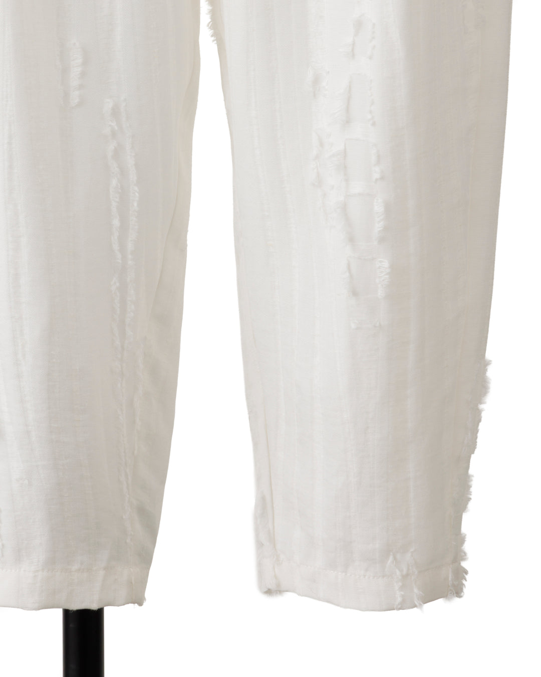 HARRISON WONG / Ripped Texture Carrot Fit Pants - White