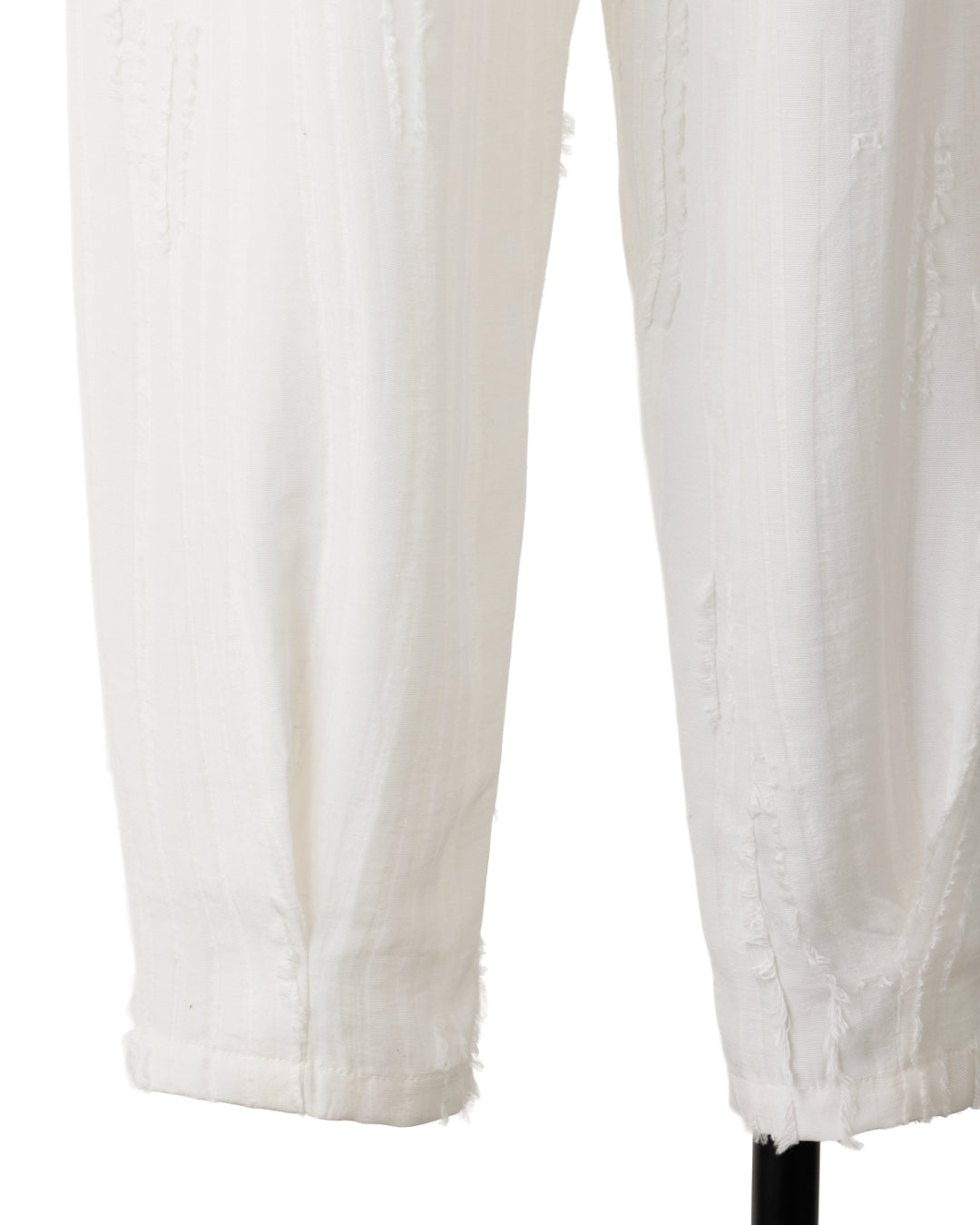 HARRISON WONG / Ripped Texture Carrot Fit Pants - White