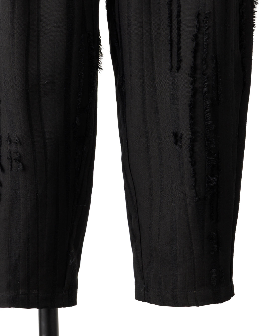 HARRISON WONG / Ripped Texture Carrot Fit Pants - Black