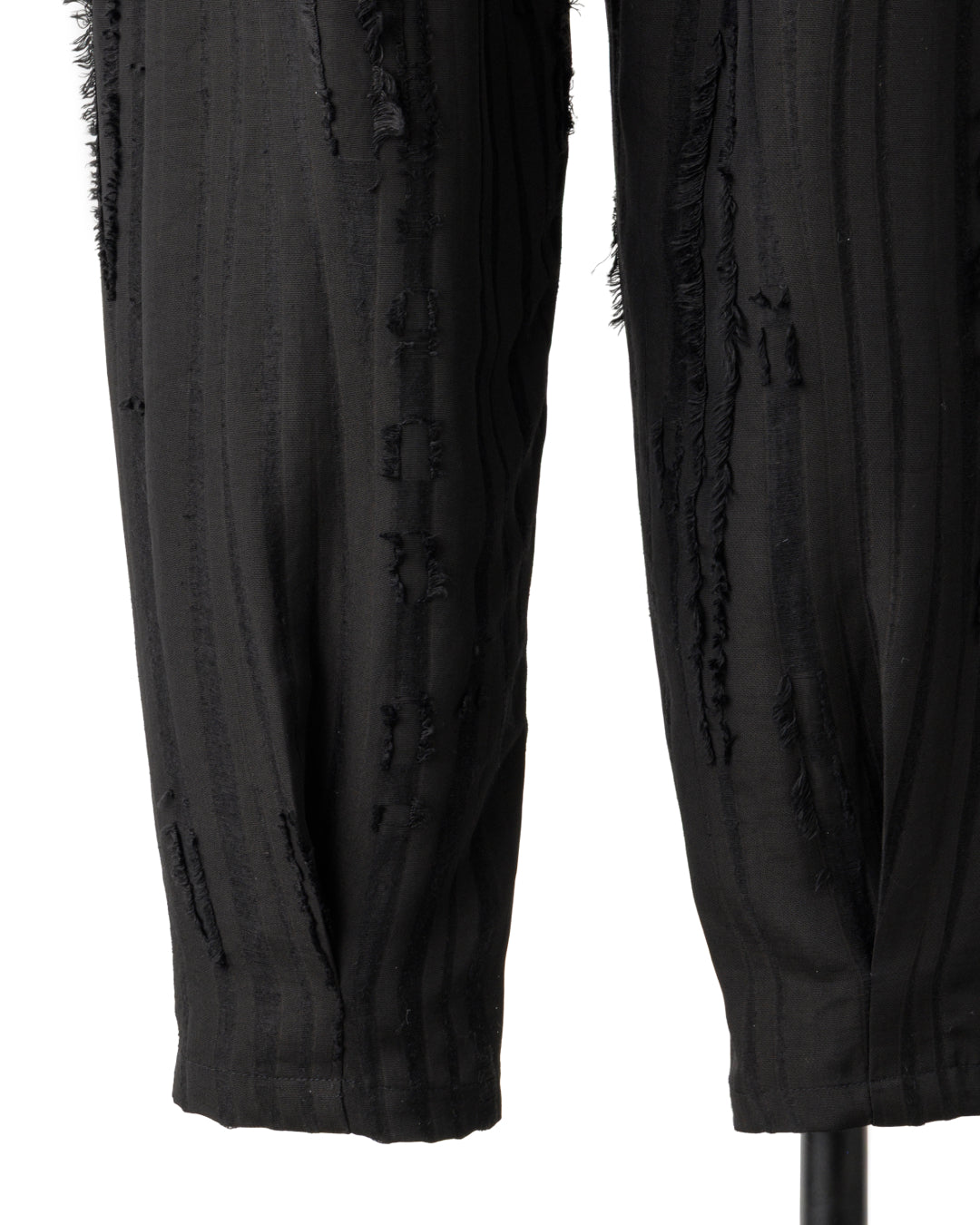 HARRISON WONG / Ripped Texture Carrot Fit Pants - Black