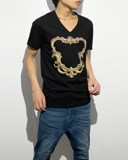 Bennu / Printed Vneck Tee - Arabesque Frame - BLACK