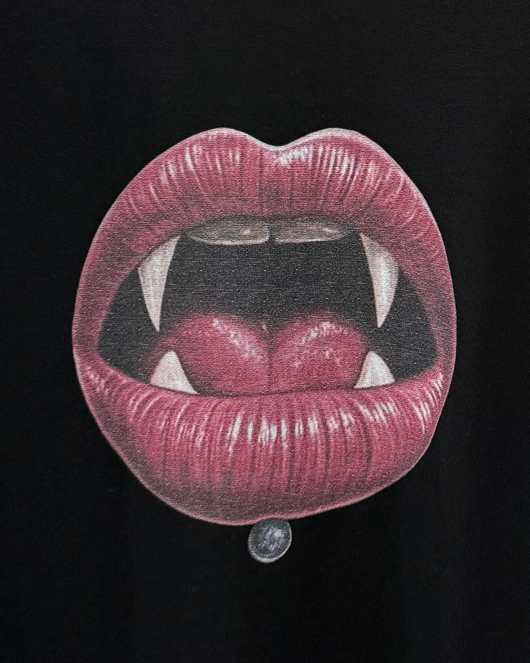 Bennu PLUS / Printed Regular Fit Tee - Love RED - BLACK