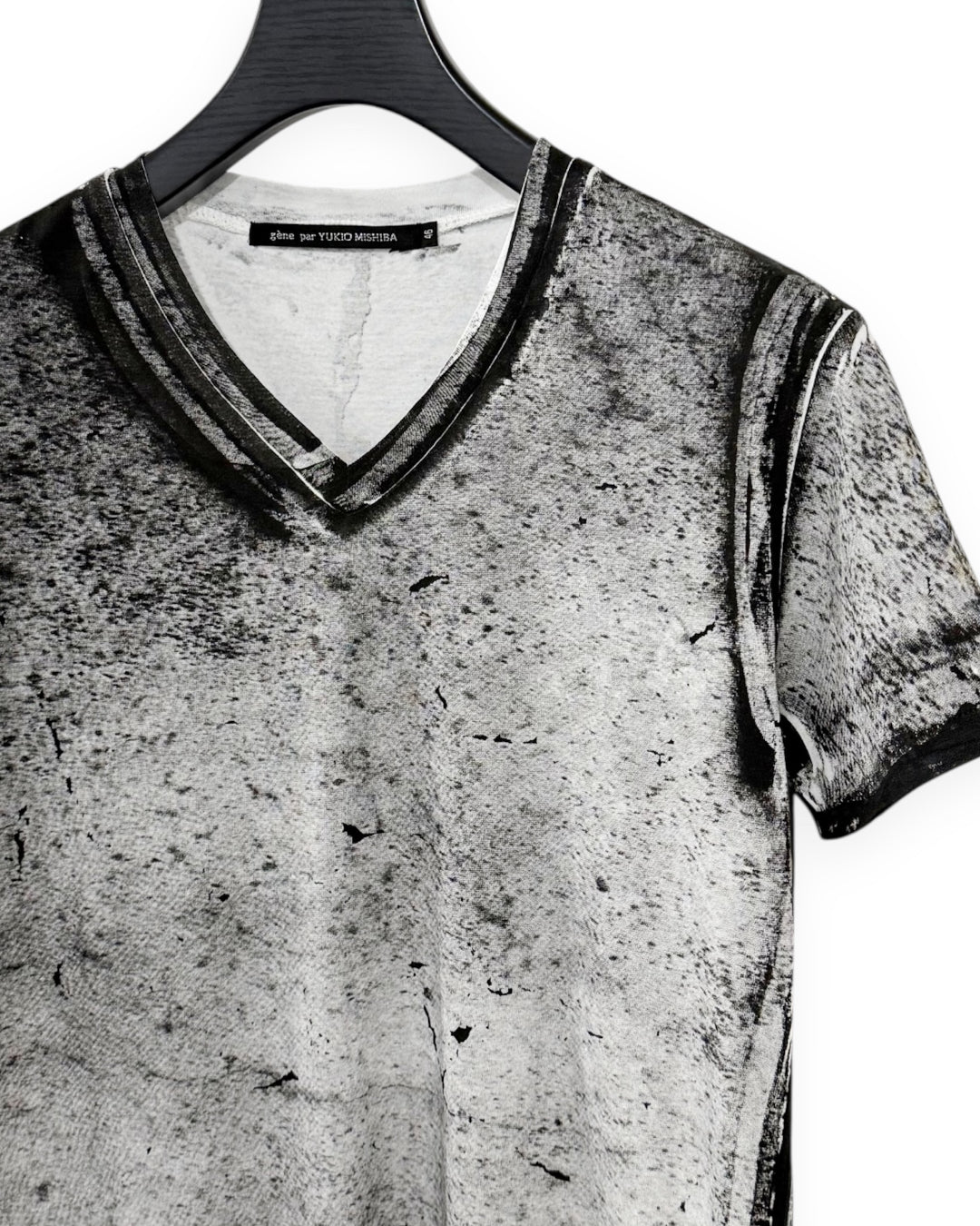 gène par YUKIO MISHIBA / Ash to Ash Vneck Tee