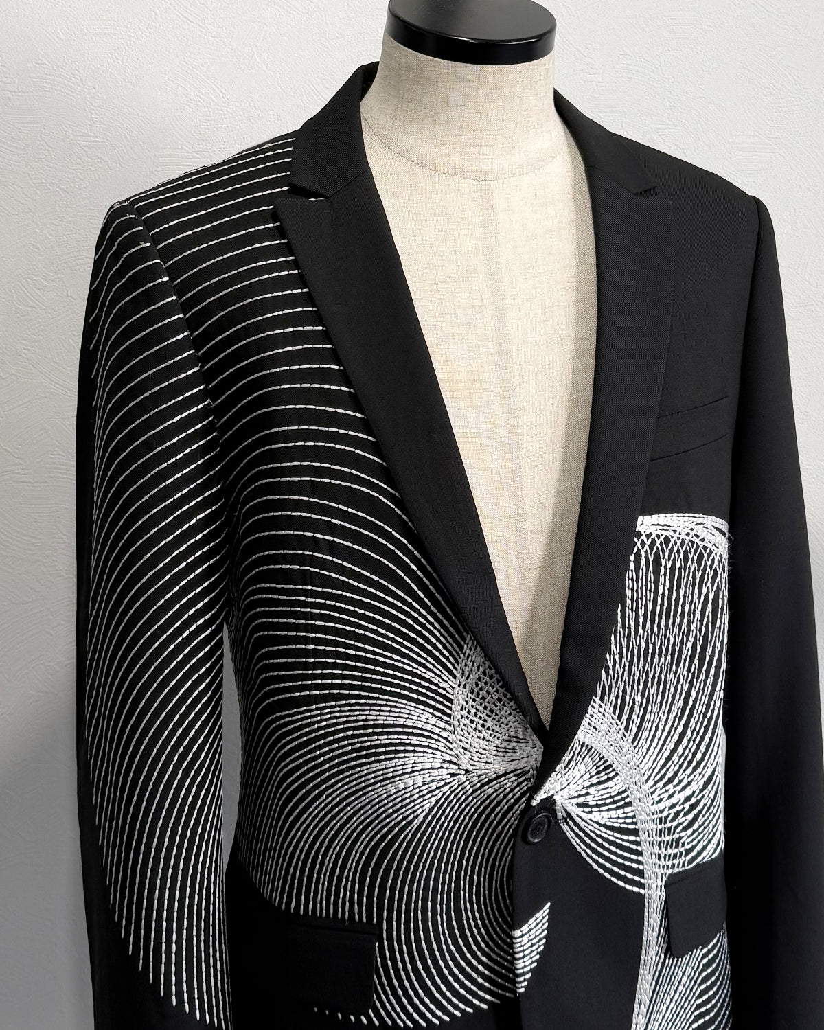 HARRISON WONG / Wool Blazer With Twisted Wavy Lines Embroidery