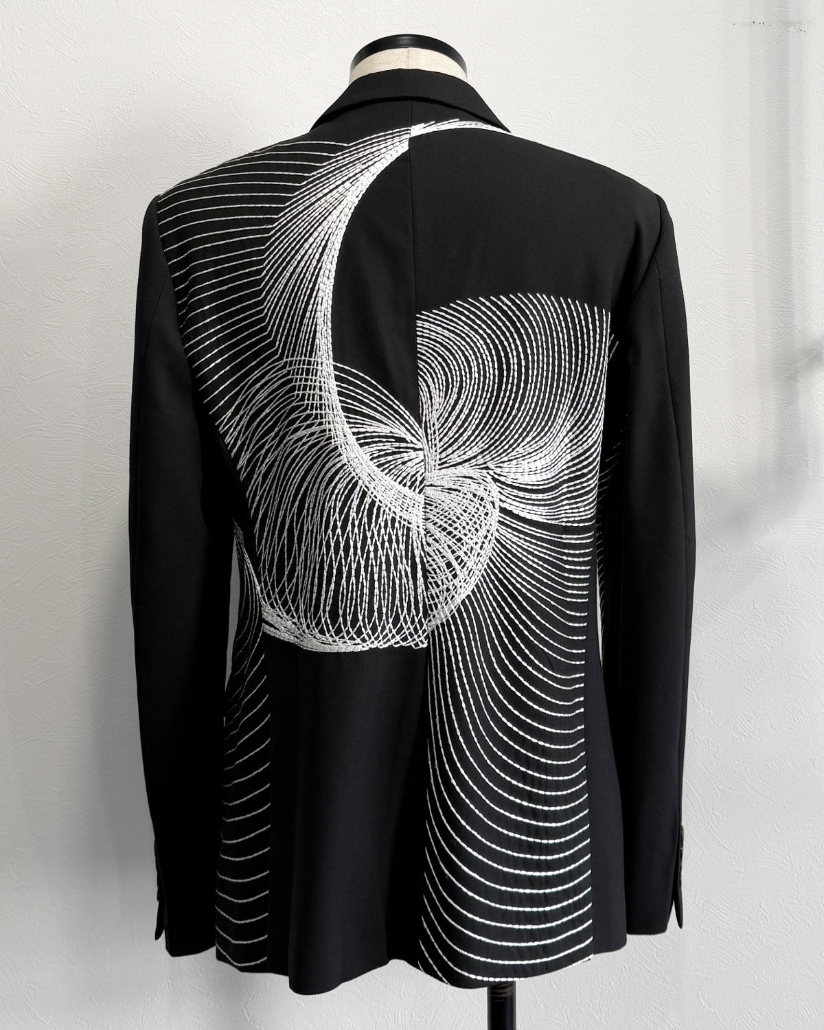 HARRISON WONG / Wool Blazer With Twisted Wavy Lines Embroidery